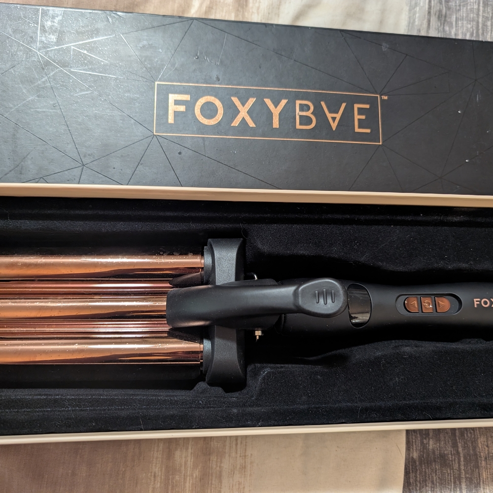 FoxyBae Hair Waver with Black and Gold Design